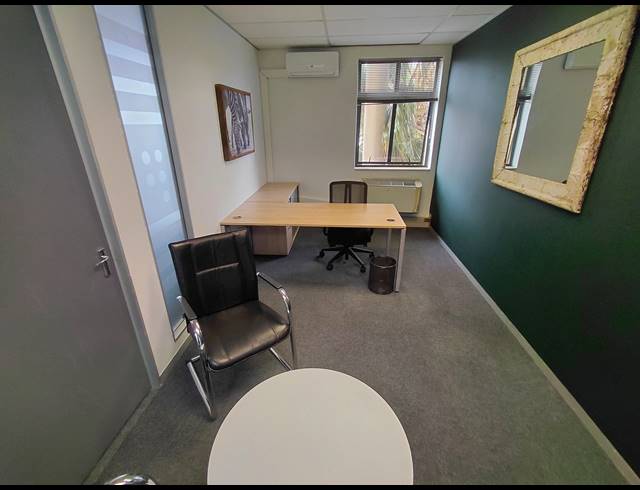 22M² OFFICE TO LET IN FOURWAYS